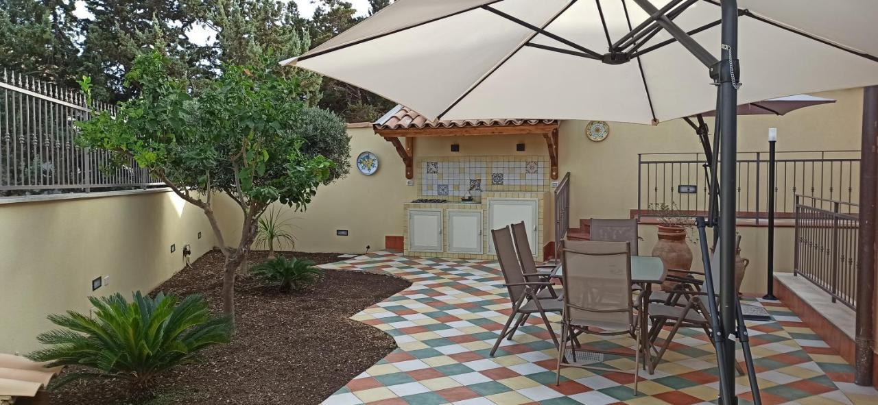Casa Montalbano Lägenhet Porto Empedocle Exteriör bild